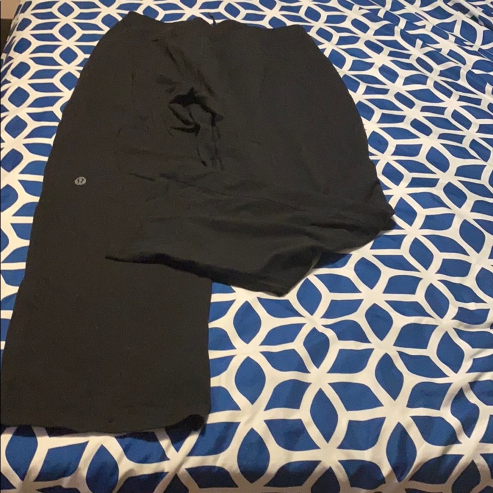 Lululemon drawstring pants. In good condition